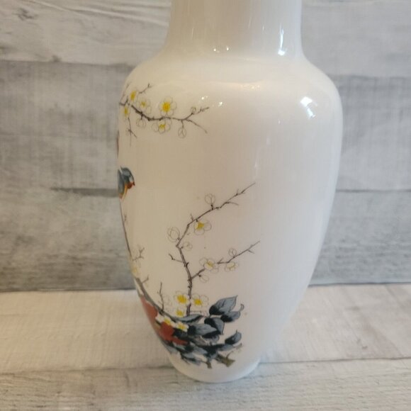 Vintage Jay Fine China Vase White Blue Birds Cherry Tree Gold Rim Japan - Picture 3 of 8